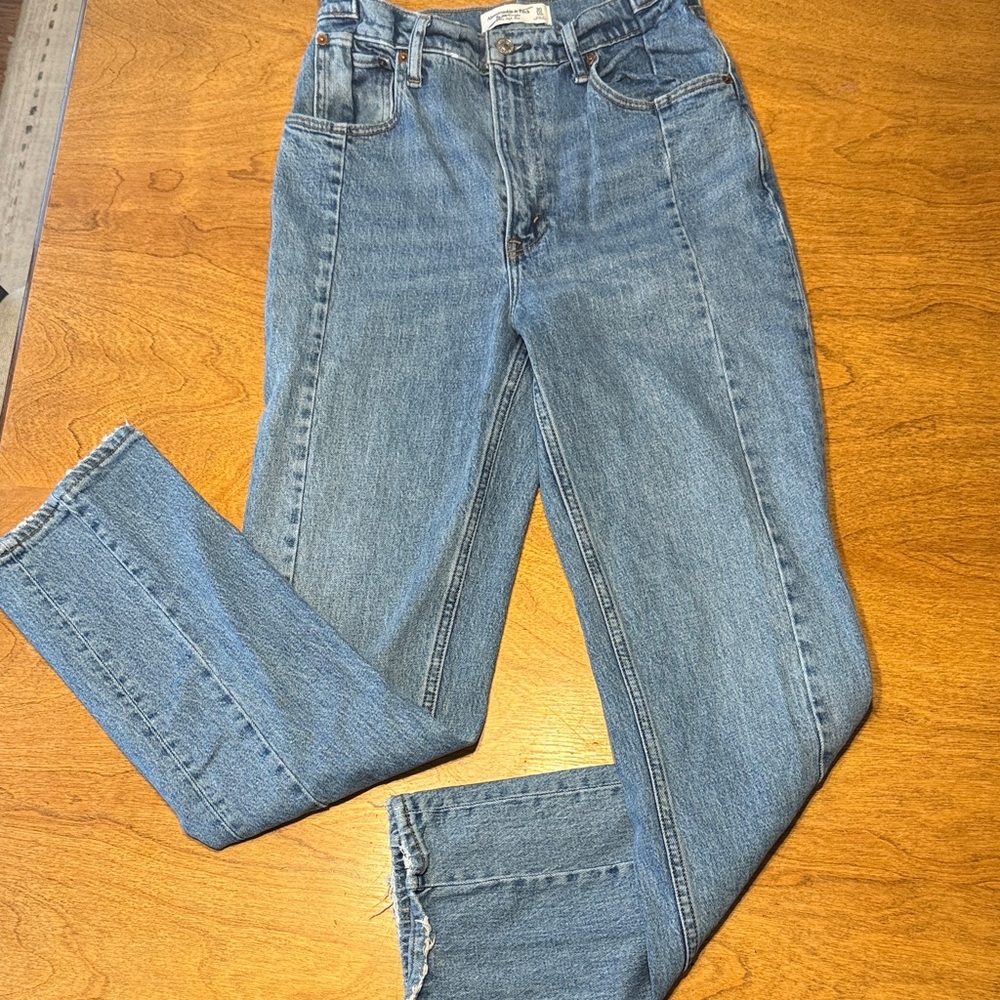 Abercrombie & Fitch Straight Leg Jeans in Light Blue Wash